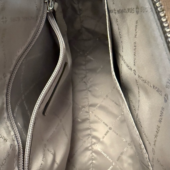 Michael Kors crossbody - Picture 2 of 4